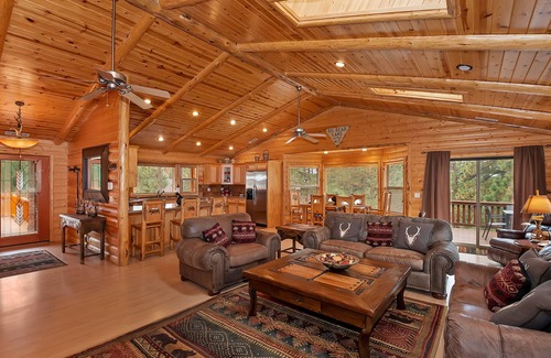 Castle Glen Estates Cabin | Bear Pause By Destination Big Bear:Castle Glen Estates Log Cabin Home! Pet Friendly! Fully Fenced! Pool Table! Spa!
