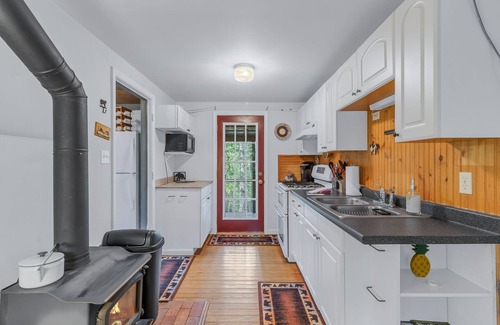Stanardsville House | Bear Paw Cottage | 1 Bed, 1 Bath