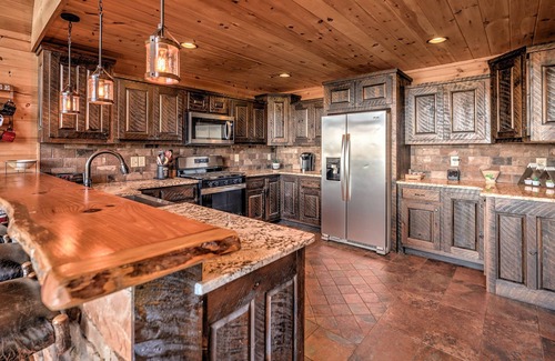Cherry Log Cabin | Bear Paw Lodge - Pet Friendly | Mountain View | Hot Tub | Game Room