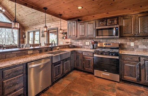 Cherry Log Cabin | Bear Paw Lodge - Pet Friendly | Mountain View | Hot Tub | Game Room