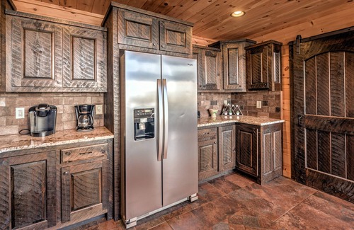 Cherry Log Cabin | Bear Paw Lodge - Pet Friendly | Mountain View | Hot Tub | Game Room