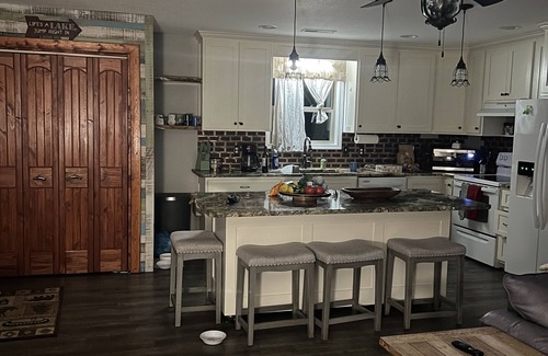 Unaka Cabin | Bear Paw, minutes to Lake Hiawassee walk to pool, fishing pond, and tennis.
