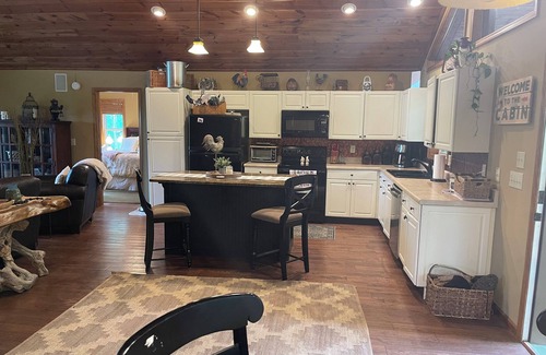 Unaka House | “Bear Paw Resort” View’s, Privacy, Covered decks, Outdoor spaces, Easy accessn