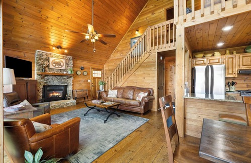 Walnut Mountain Cabin | Bear Point, pet friendly and set against a backdrop of breathtaking mountain views! Relax in the hot tub, play pool and enjoy the gas fire-table. WiFi