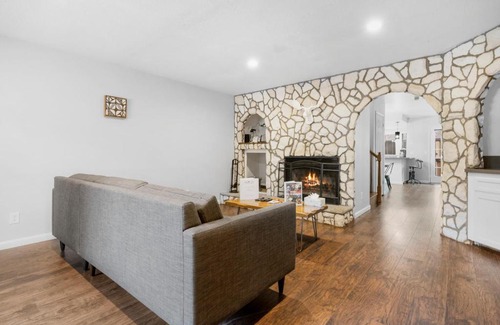 Summit Estates House | Bear Retreat - Modern location within walking distance to Snow Summit with a private hot tub!