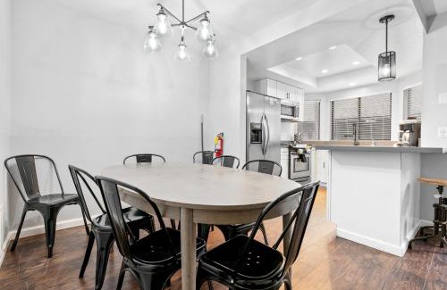 Summit Estates House | Bear Retreat - Modern location within walking distance to Snow Summit with a private hot tub!