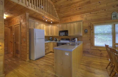 McCaysville Cabin | Bear Ridge Hideaway | Hot Tub | Pool Table | MTN View