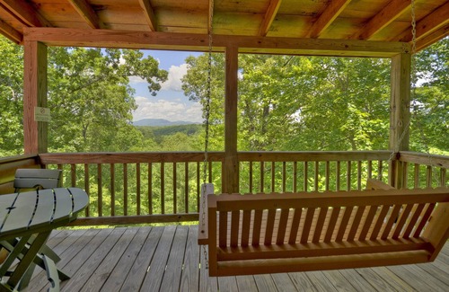 McCaysville Cabin | Bear Ridge Hideaway | Hot Tub | Pool Table | MTN View