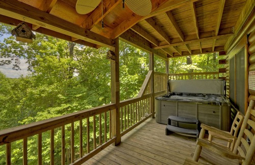 McCaysville Cabin | Bear Ridge Hideaway | Hot Tub | Pool Table | MTN View