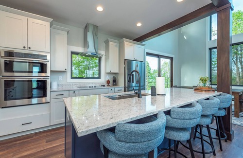 Old Fort House | Bear Ridge Retreat | Pet-Friendly New Build with VIEWS!