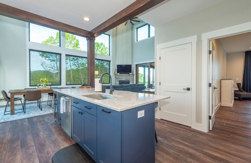 Old Fort House | Bear Ridge Retreat | Pet-Friendly New Build with VIEWS!