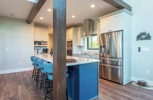 Old Fort House | Bear Ridge Retreat | Pet-Friendly New Build with VIEWS!