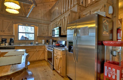 Mineral Bluff Cabin | Bear River offers secluded paradise, pet-friendly, minutes from Toccoa River, boasting a hot tub, firepit, and tranquil ambiance