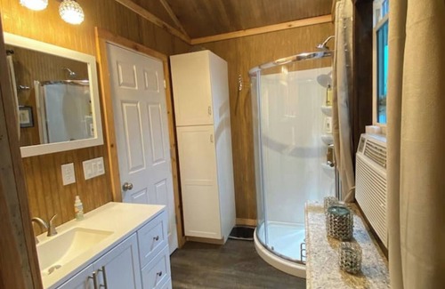 Del Rio Cabin | Bear's Den: 65 Acres of Seclusion, Nature, Beauty + Entertainment, Restaurants