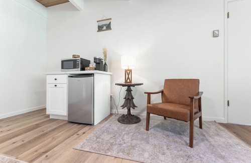 Springville Apartment | Bear's Den Camp Nelson Lodge #5