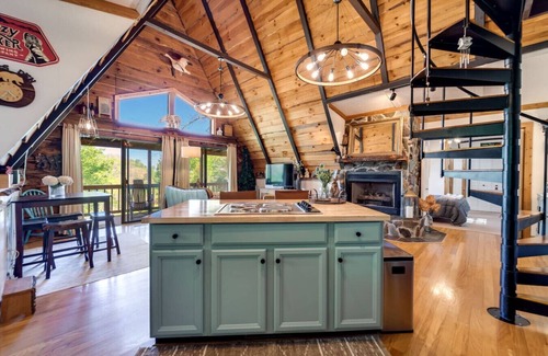 Franklin Ski Chalet | Bear's Den Chalet Perfect Mountain Home