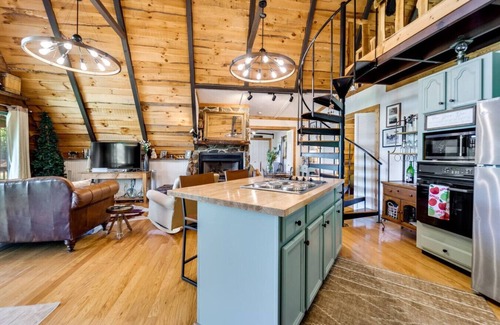 Franklin Ski Chalet | Bear's Den Chalet Perfect Mountain Home