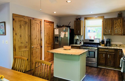 Brevard House | Bear's Rest, LONG RANGE MNT VIEWS! BIG COMFY DECK