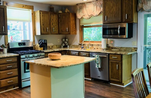 Brevard House | Bear's Rest, LONG RANGE MNT VIEWS! BIG COMFY DECK