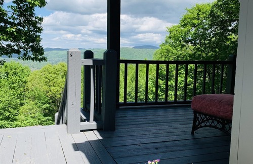 Brevard House | Bear's Rest, LONG RANGE MNT VIEWS! BIG COMFY DECK