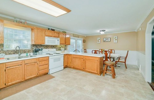 Seymour House | Bear Splashin Fun- 3 Bdrm, Private Outdoor Pool, Hot Tub, & Fire Pit