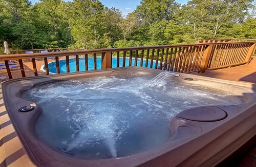 Seymour House | Bear Splashin Fun- 3 Bdrm, Private Outdoor Pool, Hot Tub, & Fire Pit