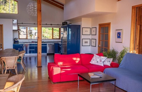 Central Okanagan Apartment | Bear Suite 4 guests