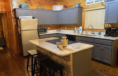 Pigeon Forge Cabin | Bear Tales Too! Luxury Cabin ~ Sleeps 8 ~ Best Resort Location in Pigeon Forge!