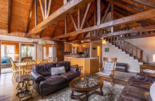 Fleetwood Cabin | Bear Valley in Fleetwood Falls - Walk to the New River!