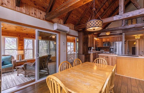 Fleetwood Cabin | Bear Valley in Fleetwood Falls - Walk to the New River!