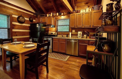 Townsend Cabin | BEAR VIEW Studio cabin, Hot Tub, Pool, Fireplace, located in Timberwinds