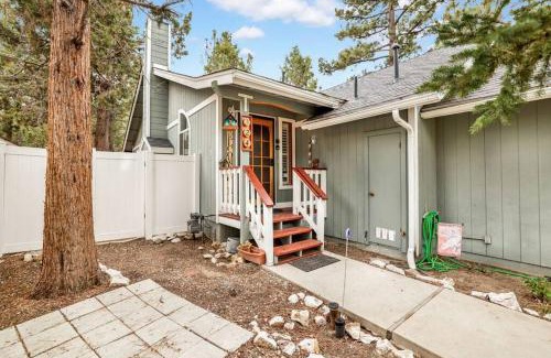 Big Bear City House | Bearadise Cabin- Adorable Single Level Retreat
