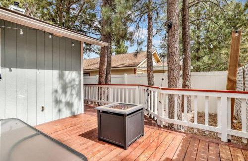Big Bear City House | Bearadise Cabin- Adorable Single Level Retreat