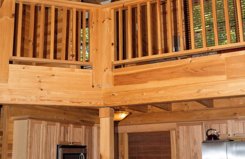 Brasstown Cabin | Bearadise Cabin on 300+ ft of Brasstown Creek: Near John C. Campbell Folk School