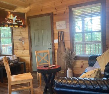 Campton House | Bearadise in the Red, Wifi, Hot Tub