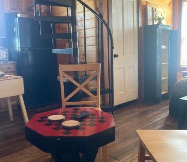 Campton House | Bearadise in the Red, Wifi, Hot Tub