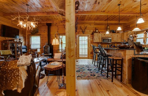 Marshall House | Bearfeet Retreat | Log Cabin in the Blue Ridge Mountains