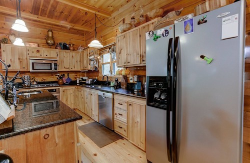 Marshall House | Bearfeet Retreat | Log Cabin in the Blue Ridge Mountains