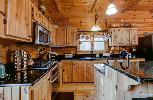 Marshall House | Bearfeet Retreat | Log Cabin in the Blue Ridge Mountains