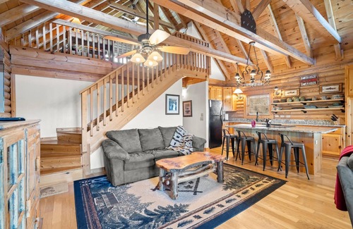 Murphy Cabin | Bearfoot Breakaway Cabin sunsets. 4 bedrooms 3 baths with Firepit and Fast Wifi