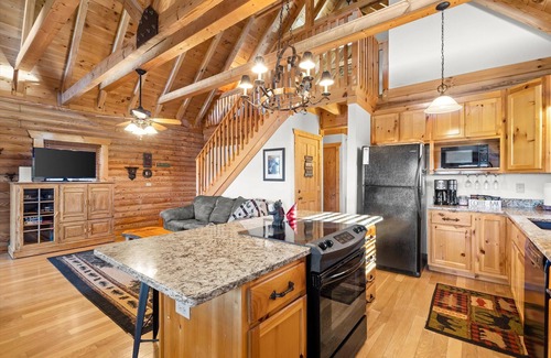 Murphy Cabin | Bearfoot Breakaway Cabin sunsets. 4 bedrooms 3 baths with Firepit and Fast Wifi