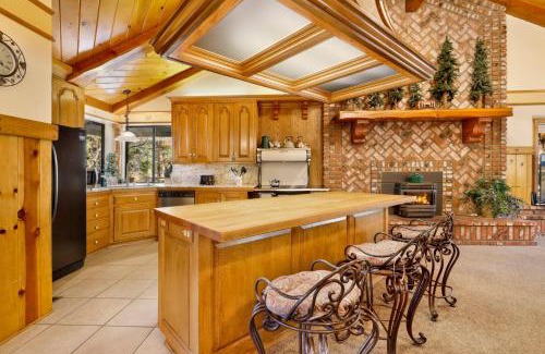 Fox Farm House | Bearfoot Lodge #2030 by Big Bear Vacations