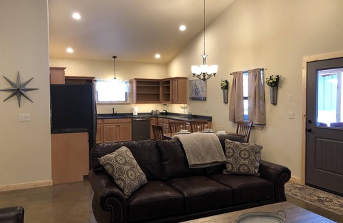 Whitefish Cabin | Bearhat Cabin - Private Outdoor Hot Tub - Glacier Country Cabins and Rec, Inc.