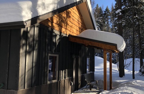 Whitefish Cabin | Bearhat Cabin - Private Outdoor Hot Tub - Glacier Country Cabins and Rec, Inc.