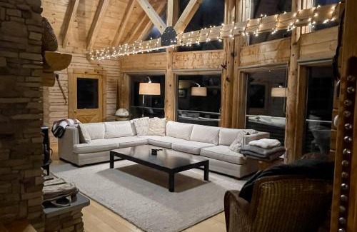 Easton House | Bearly Behaving Lodge