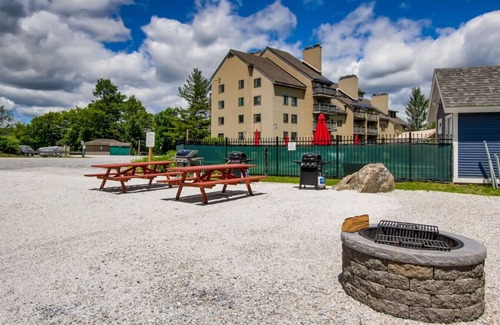 Killington Apartment | BearNecessities- AC, Pool, Hot Tub, Gym, Sauna