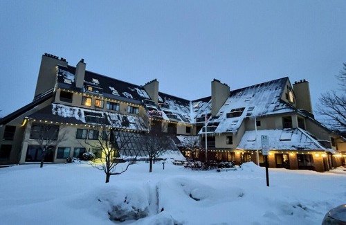 Killington Apartment | BearNecessities- AC, Pool, Hot Tub, Gym, Sauna
