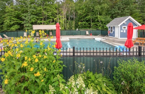 Killington Apartment | BearNecessities- AC, Pool, Hot Tub, Gym, Sauna