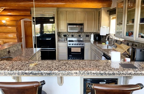 Castle Glen Estates Cabin | BearPaw Retreat - Real Log/AmazingViews/Mins to Lake/Tesla Charger