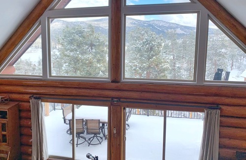 Castle Glen Estates Cabin | BearPaw Retreat - Real Log/AmazingViews/Mins to Lake/Tesla Charger